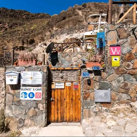Silence's Cave Rural House Артенара