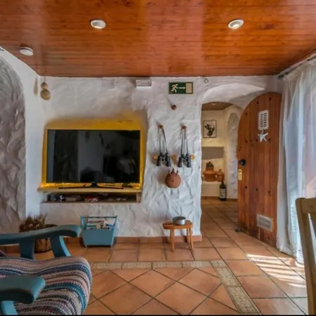 Silence's Cave Rural House