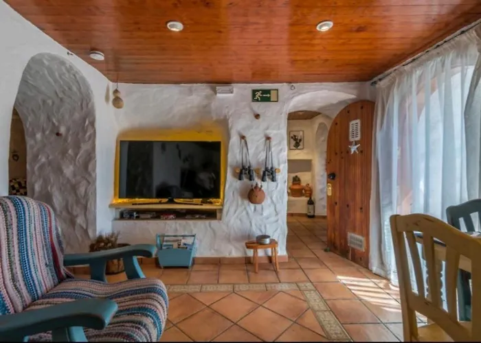 Silence's Cave Rural House